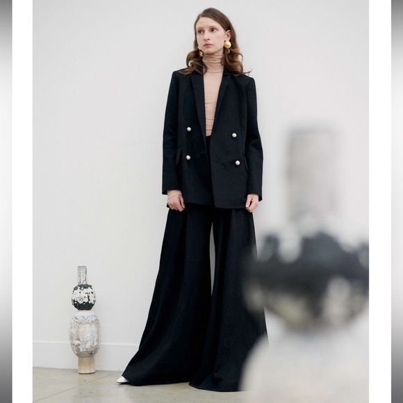 Mother of Pearl Jackets & Blazers - No Frills by Mother of Pearl
Jacquard Tailored Blazer with Faux Pearl Buttons